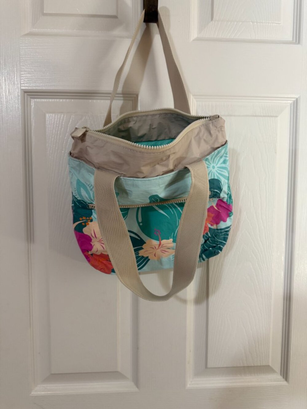 Disney x ALOHA Collection Tropical Floral Zip Tote - Picture 3 of 3